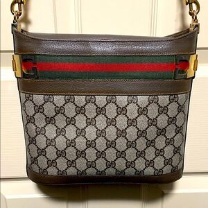 Authentic vintage Gucci purse.